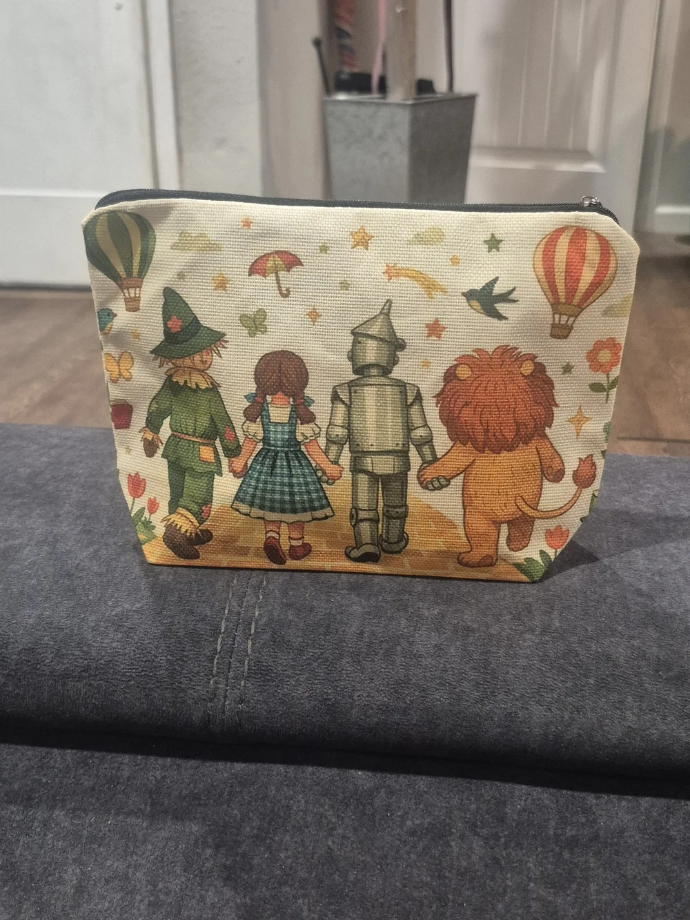 Wizard of Oz Scarecrow Dorothy Tin man lion Yellow Brick Road Cosmetic Bag New
